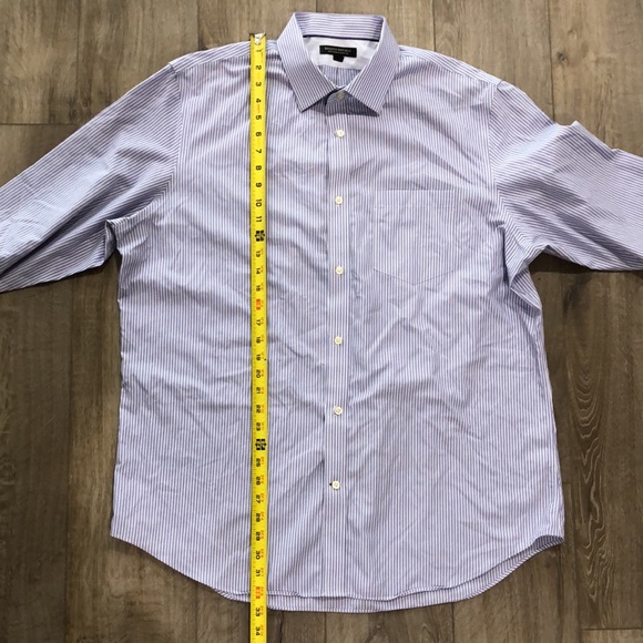 Like new! - BANANA REPUBLiC Non-Iron Classic Fit 100% Cotton Button Down Shirt - Picture 8 of 10